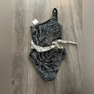 Skye woman’s one piece swim suit very beautiful